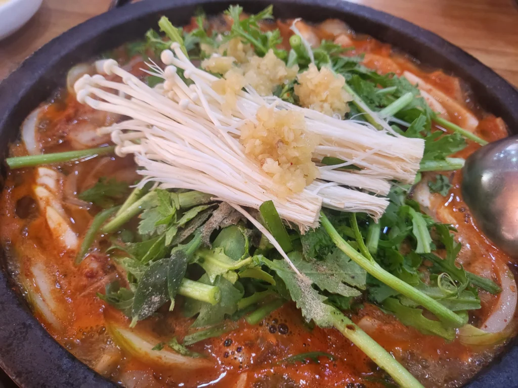 고성읍 현지인 맛집 고성곱창의 진한 국물이 특징인 소곱창전골