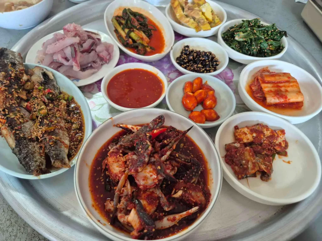 경남 고성군 수양식당의 가성비 좋은 회백반 차림과 신선한 생선회